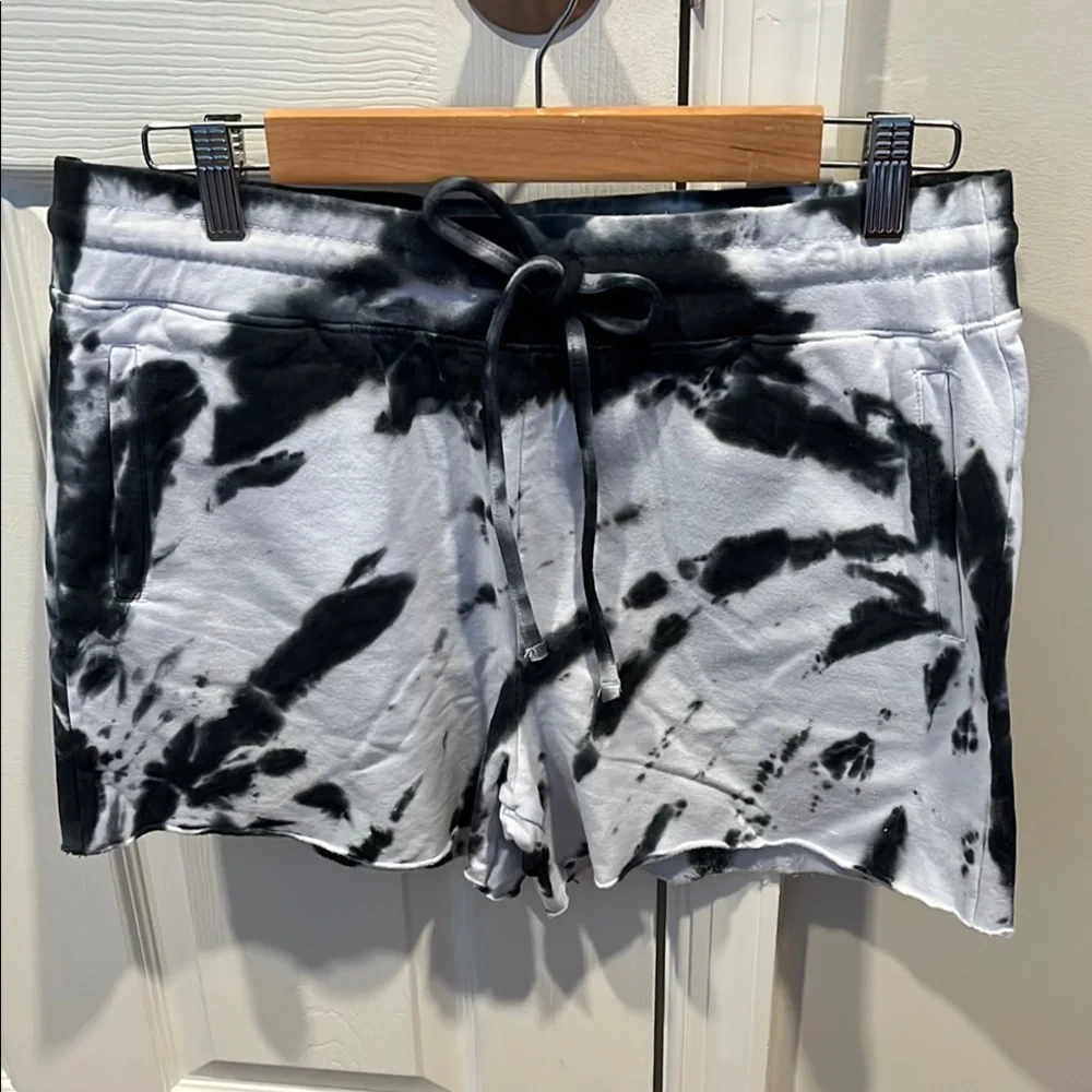 AR-33 Black and White Tie-Dye Activewear Shorts Size S New With‎ Tags